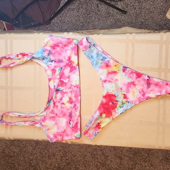 🌟Gorgeous Zaful Bikini - Picture 1 of 6